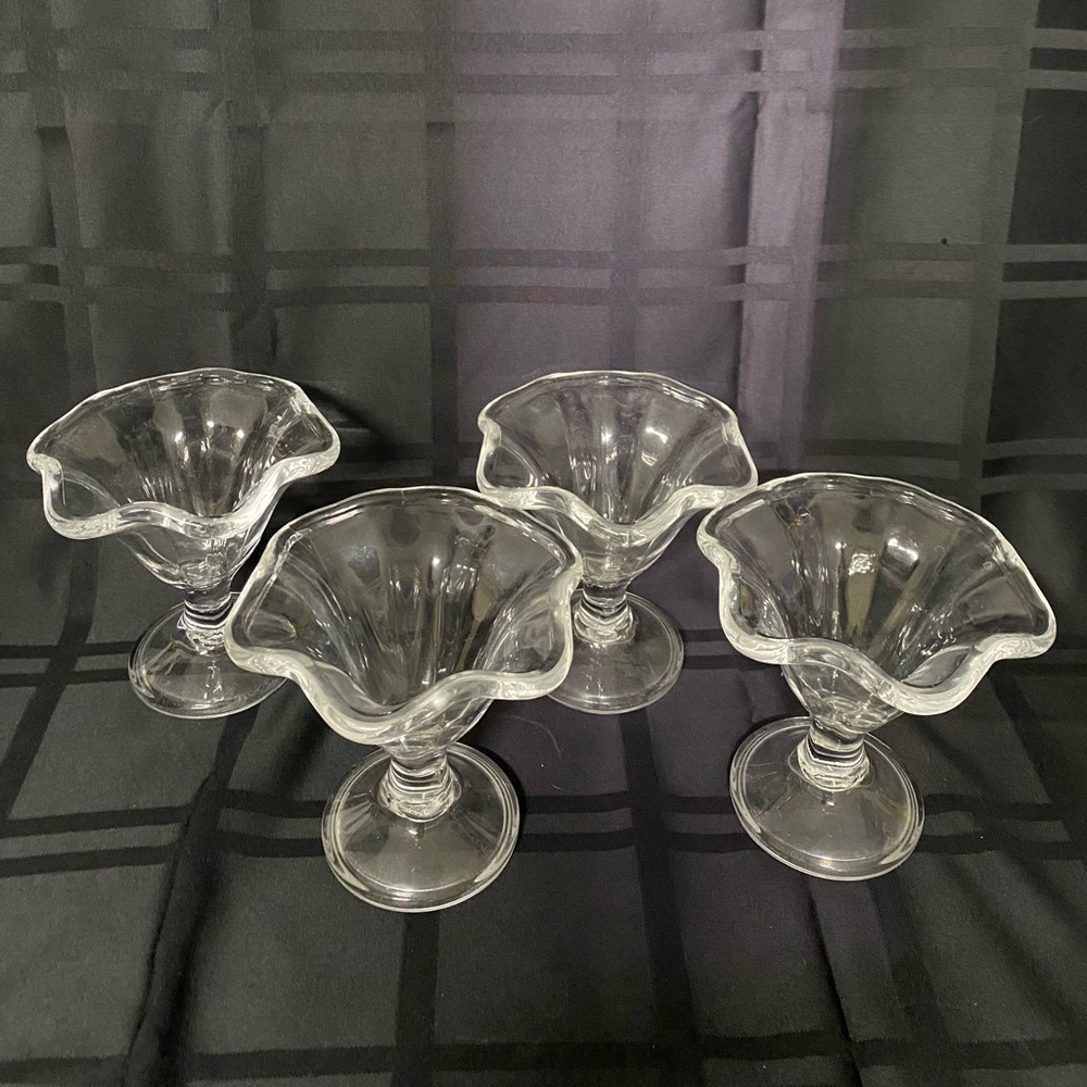 4 acrylic dessert glasses